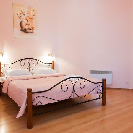 Home Hotel Apartments On Mykhailivska Square - Kiev מראה חיצוני תמונה